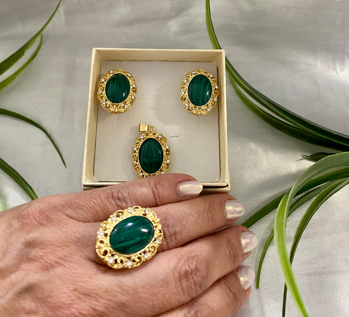 Juego de arete, anillo y dije de Piedra Grande con Zirconia