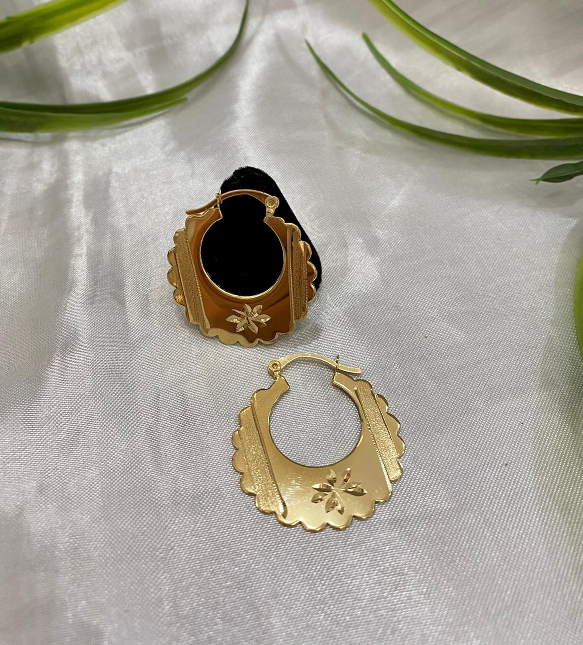 Arracada coqueta Moreliana, Chapa de oro.