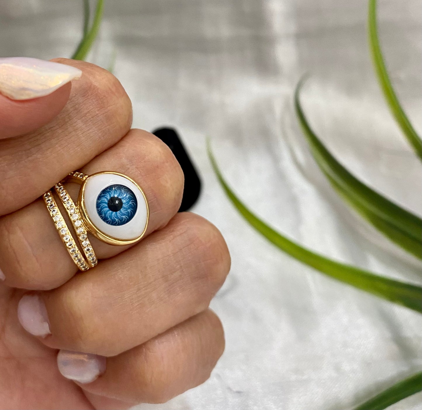 Anillo aspíral con ojo