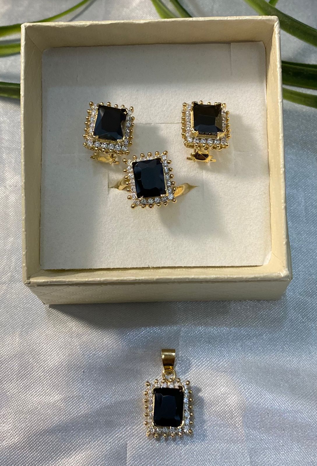 Juegos de anillos y aretes de Zirconia, Chapa de oro