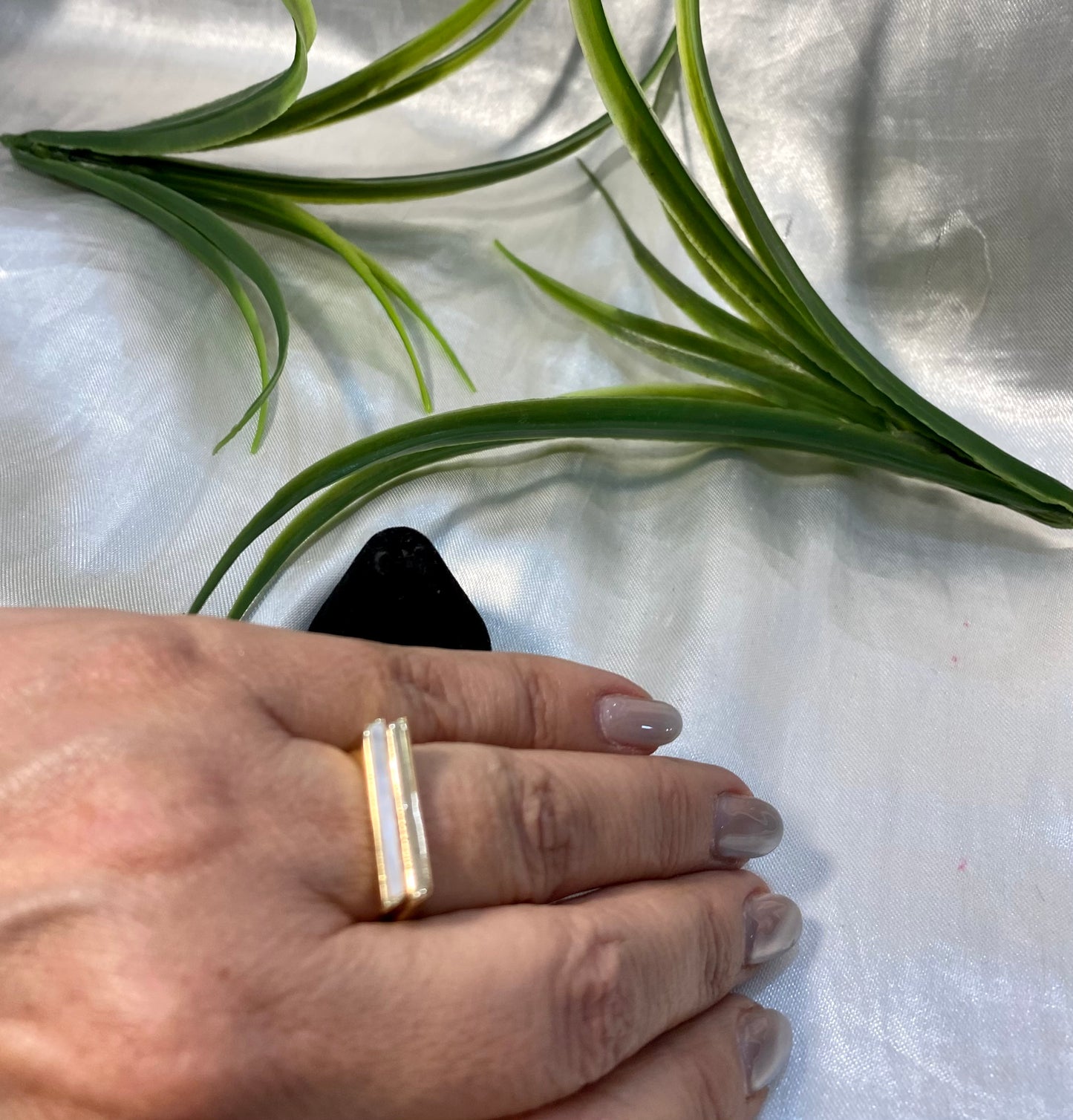 Anillo de barra con perla madre