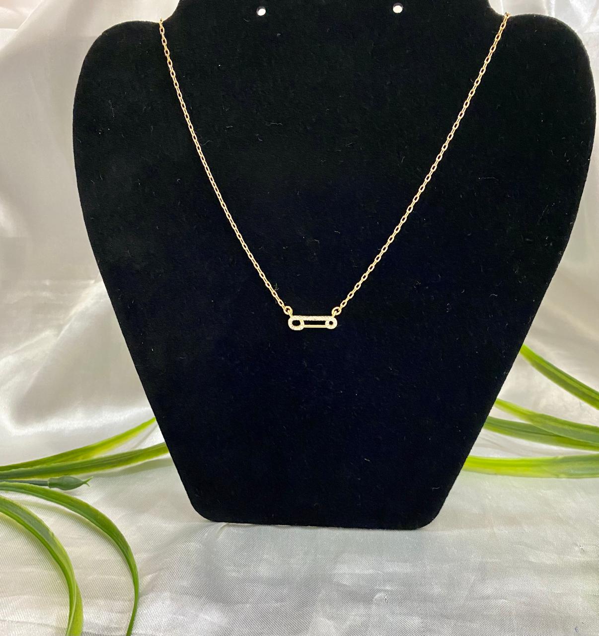 Cadena con seguro , Chapa de oro.
