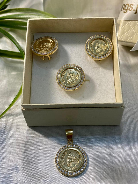 Juego de aretes, anillo y dije de moneda de Morelos con incrustaciones de zirconia
