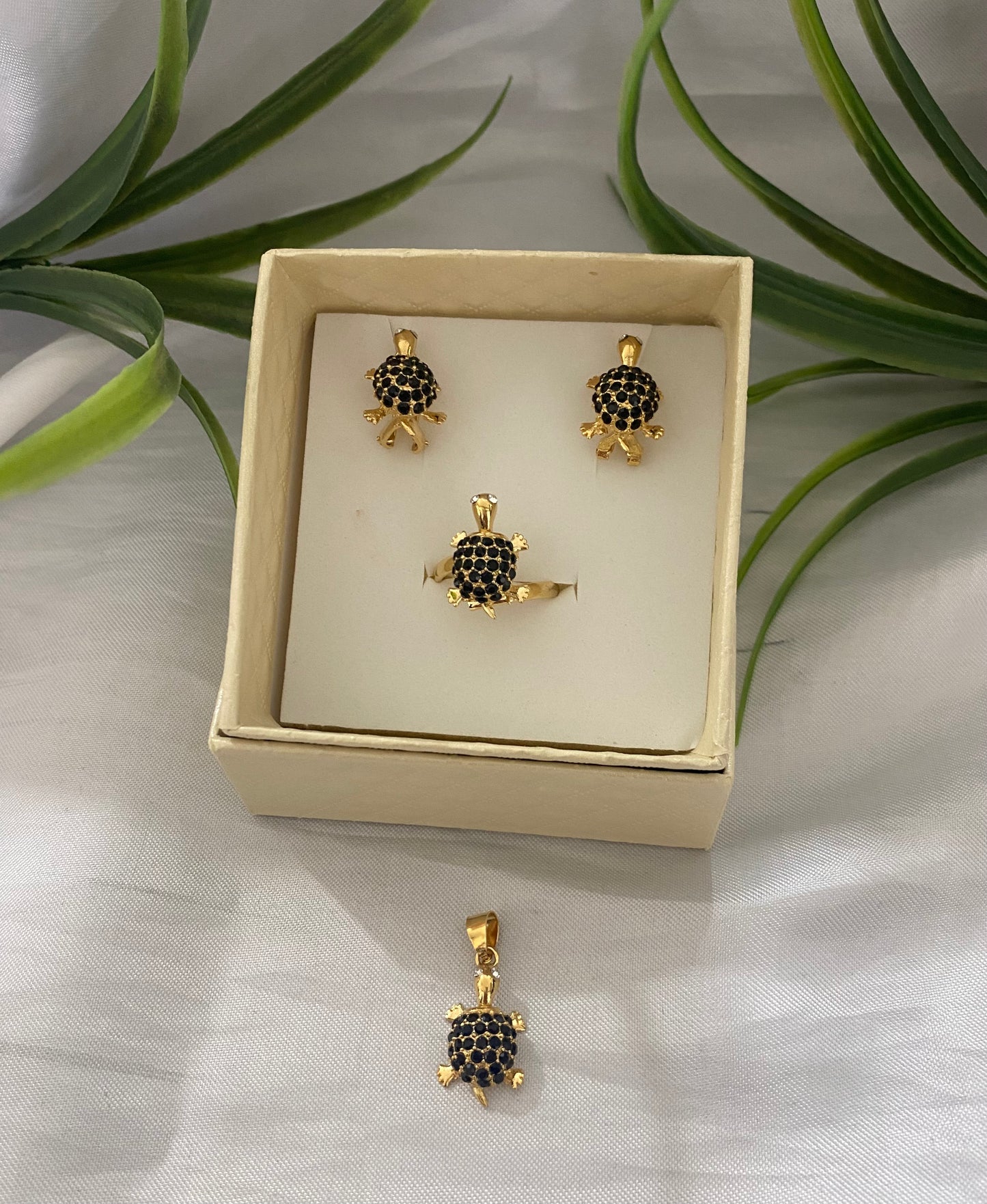 Juego de tortuga redonda con zirconia negra