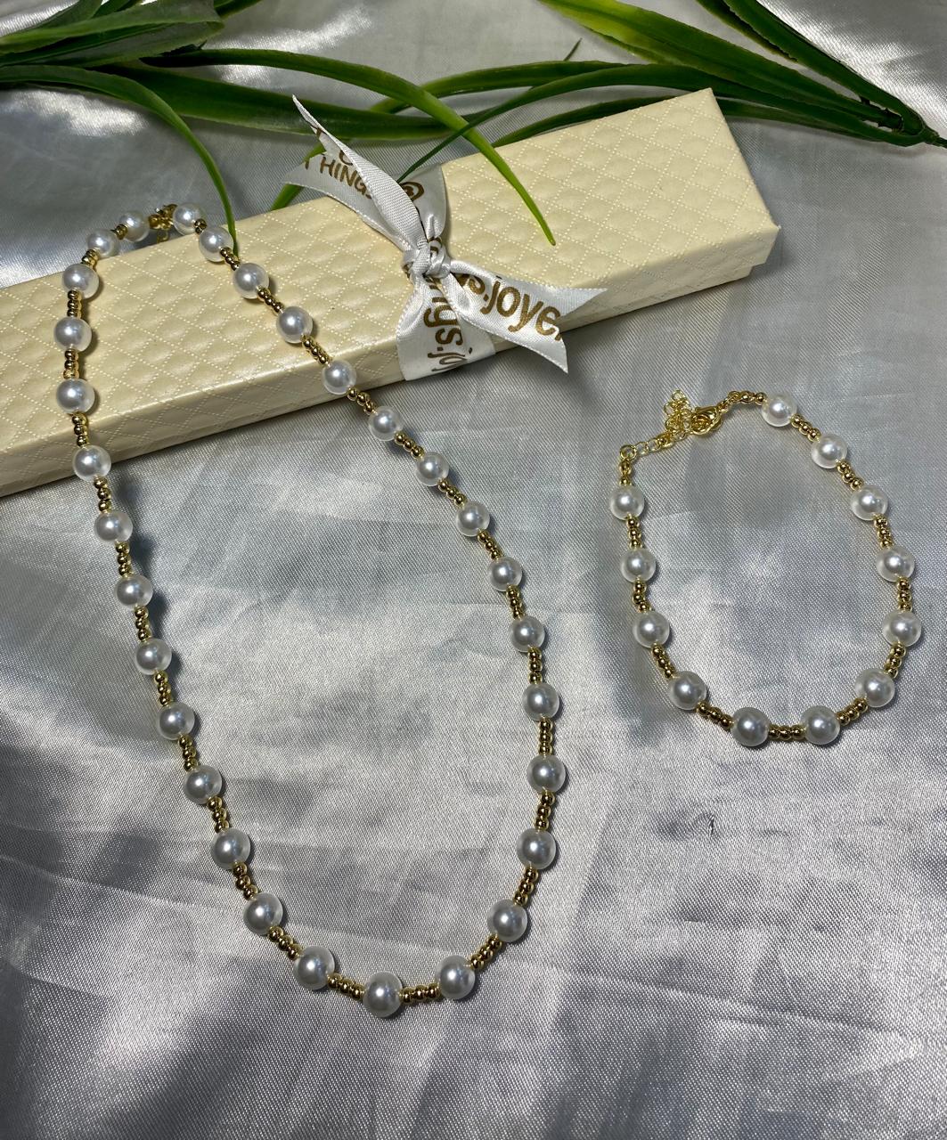 Collar y pulsera de Perla acrílica del #8 con bolitas #3 oro laminado