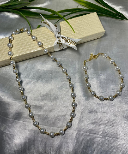 Collar y pulsera de Perla acrílica del #8 con bolitas #3 oro laminado