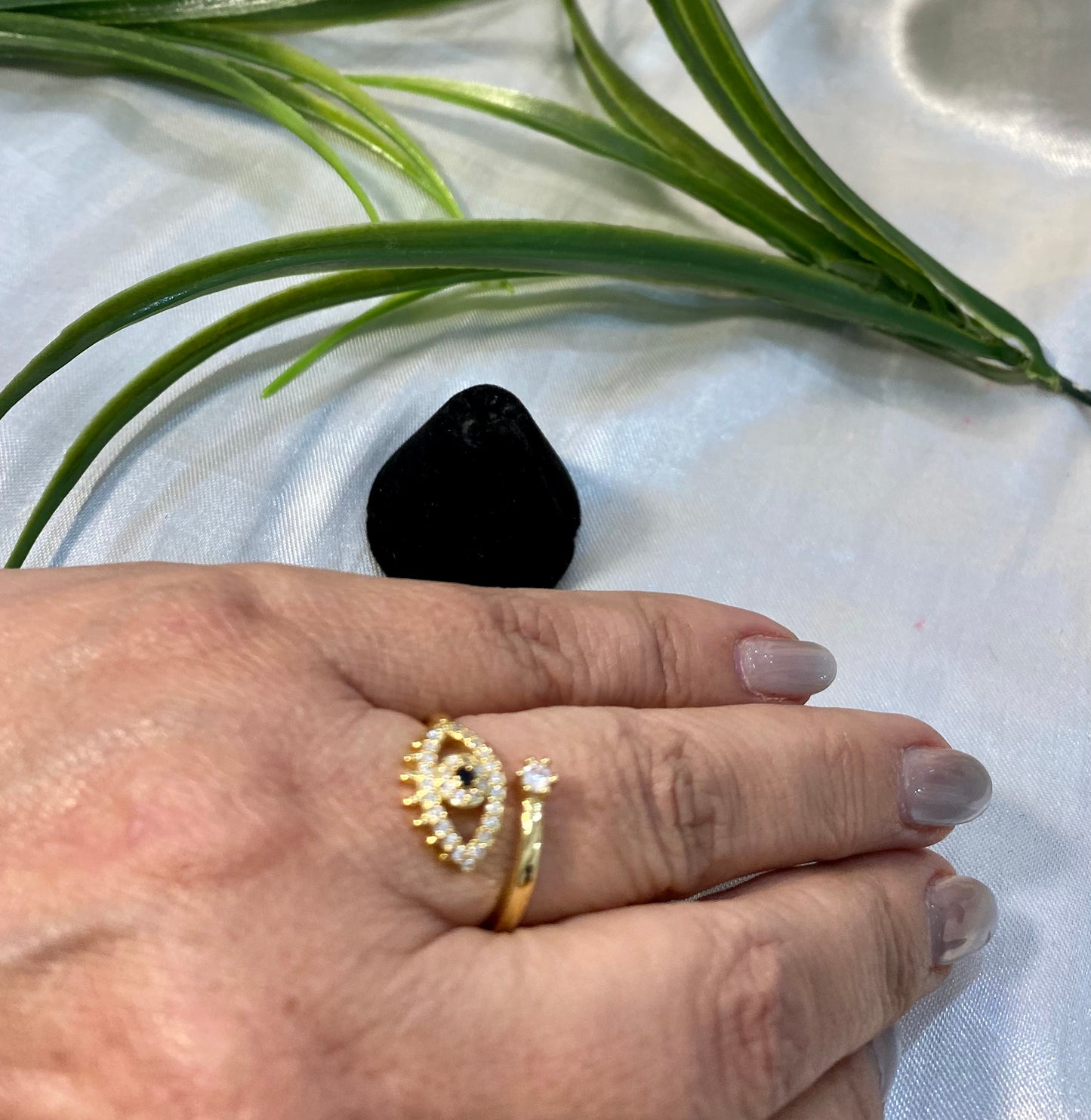 Anillo con ojo encontrado y Zirconia