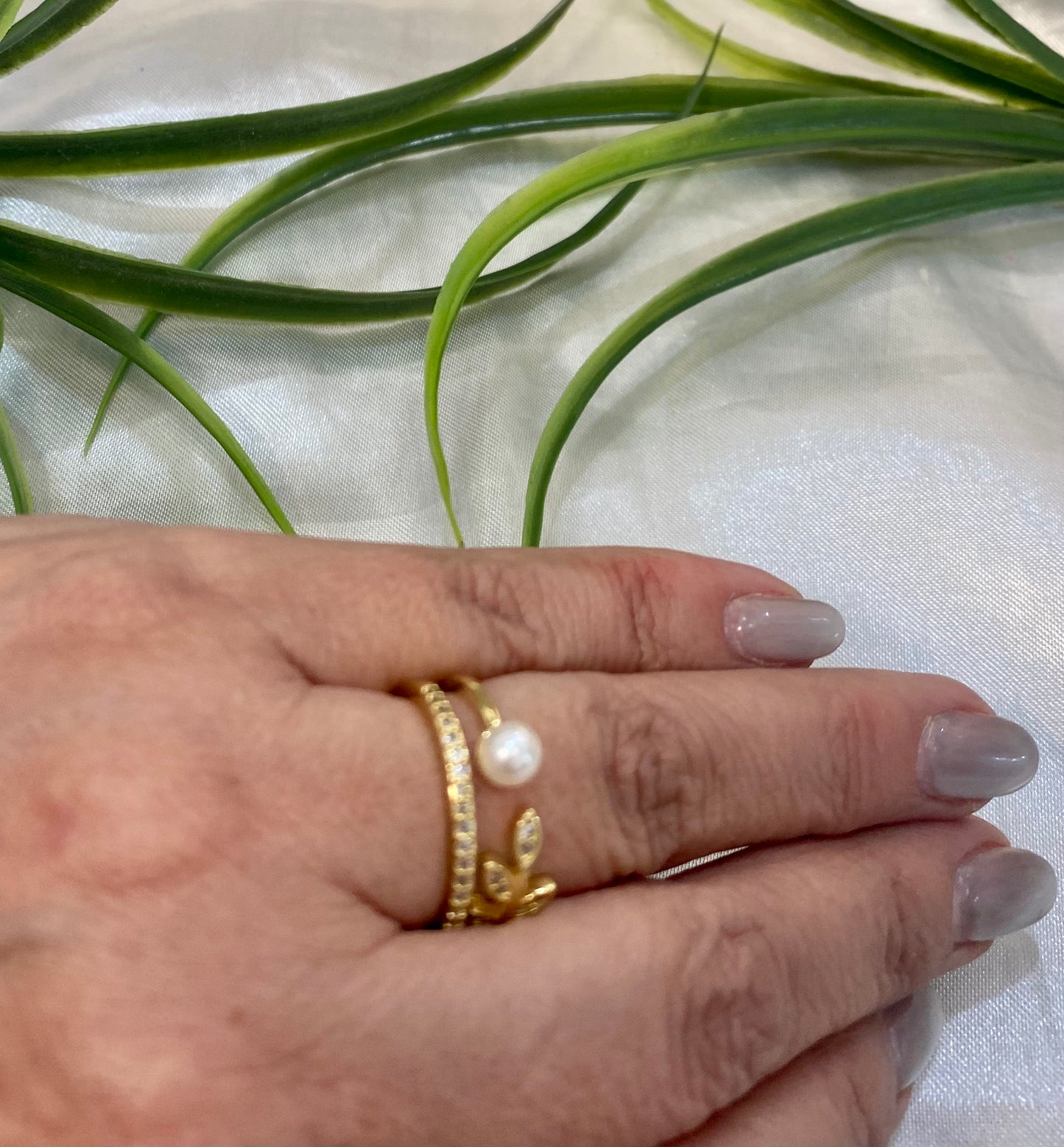 Anillo doble de perla y olivo