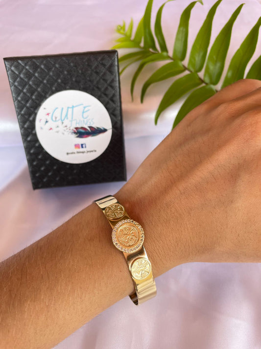 Pulso con moneda tipo centenario mini con incrustaciones de zirconia, material Chapa de oro