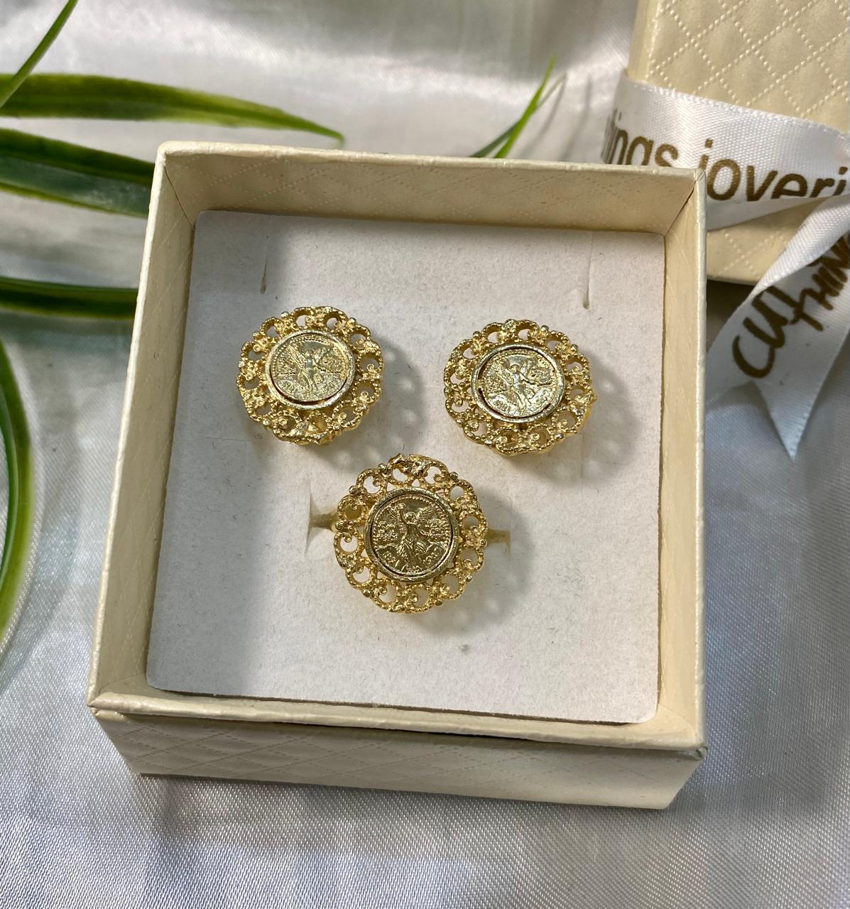 Juego de aretes y anillo con moneda mini tipo centenario con bisel tipo filigrana, Chapa de oro