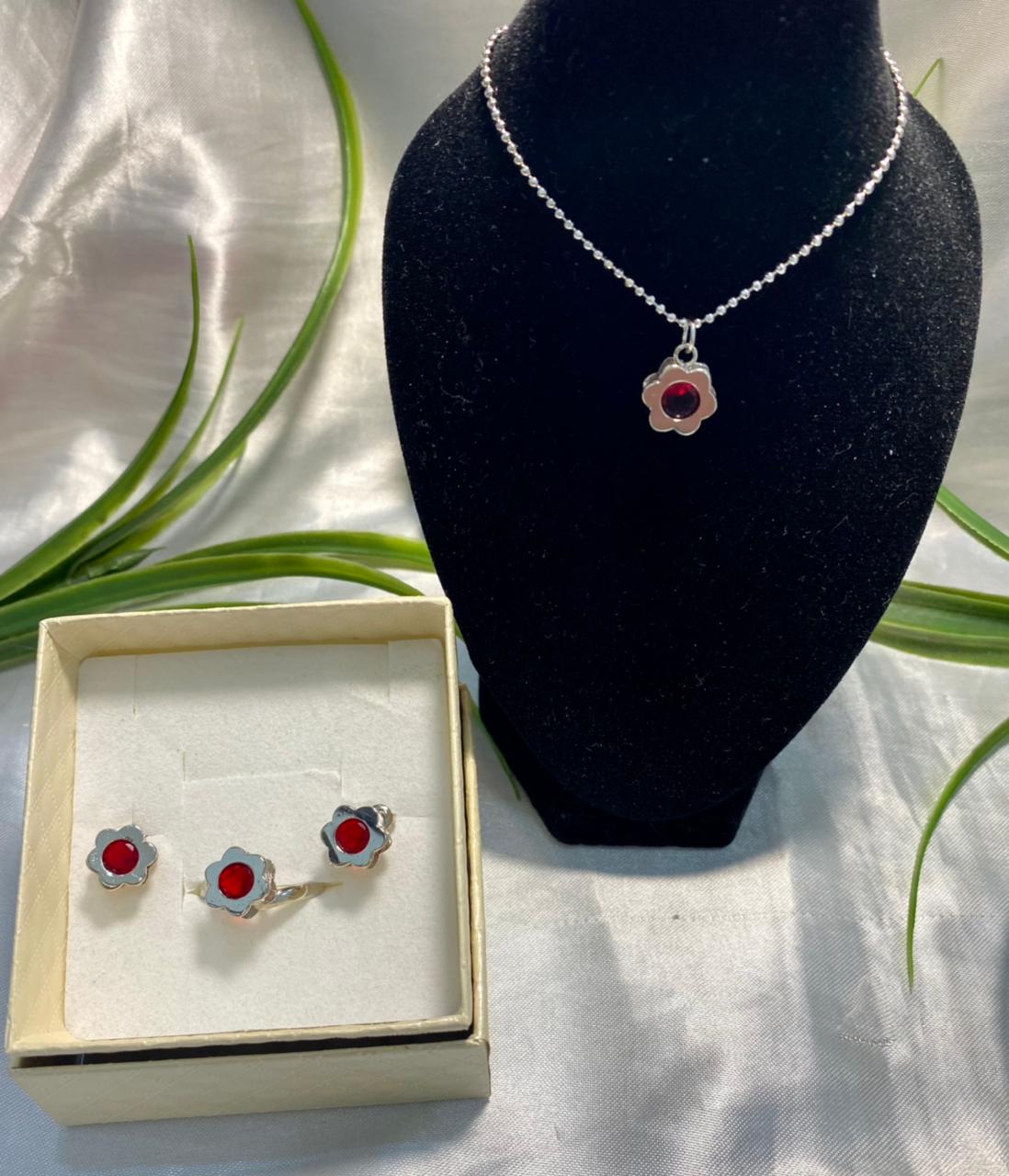 Juego de Cadena con dije, aretes y anillo en forma de flor con cristal en Rodio