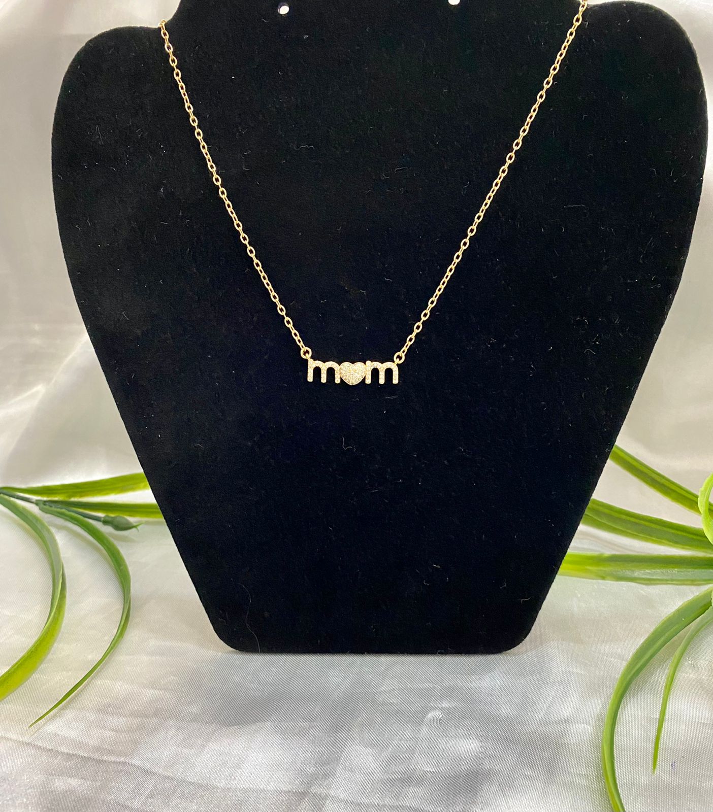 Cadena con placa mom , Chapa de oro.