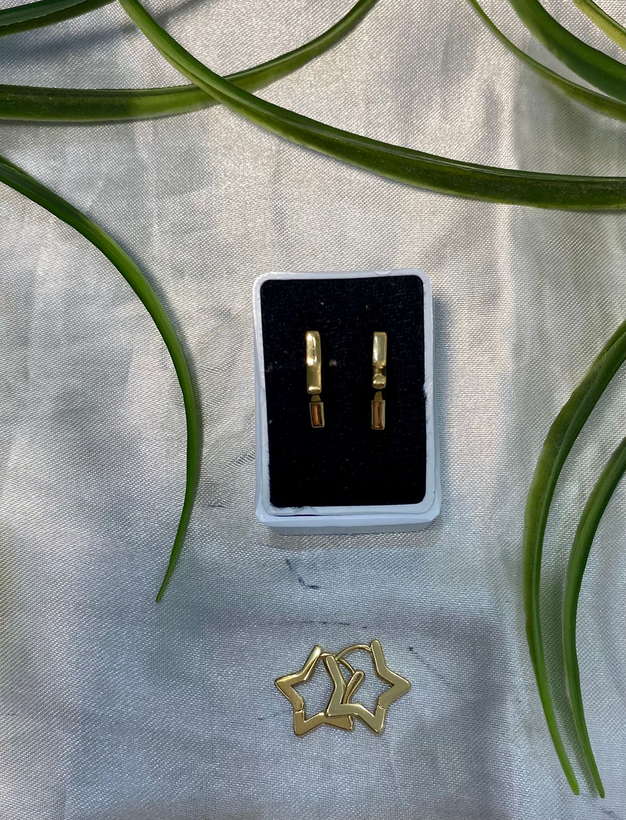 Arete tipo Huggies en forma de Estrella, Chapa de oro