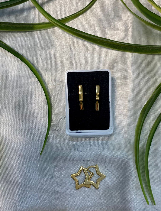 Arete tipo Huggies en forma de Estrella, Chapa de oro