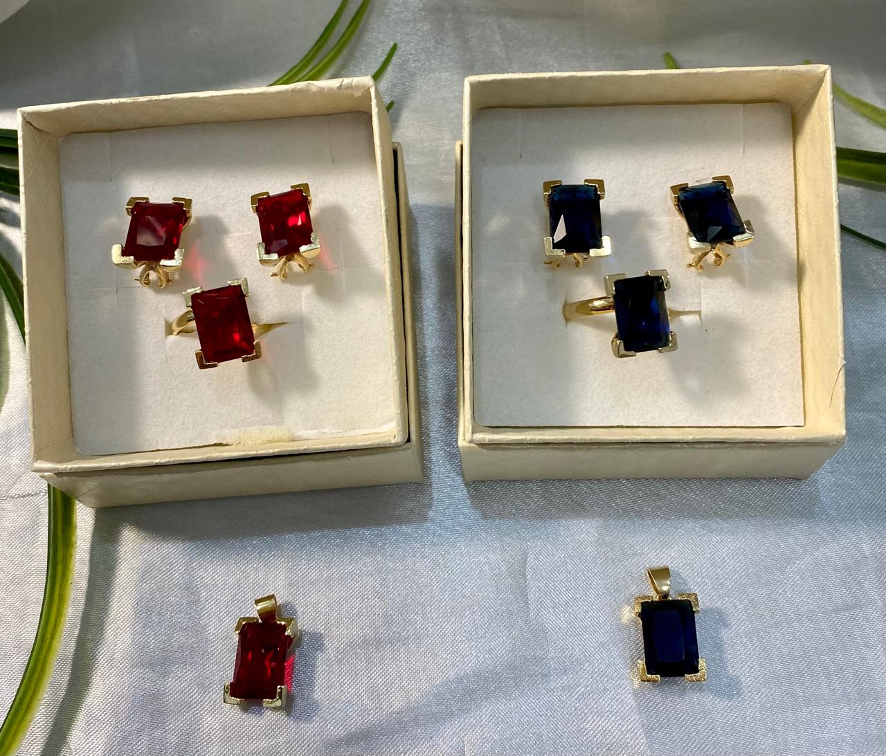 Juego de aretes y anillo , Chapa de oro
