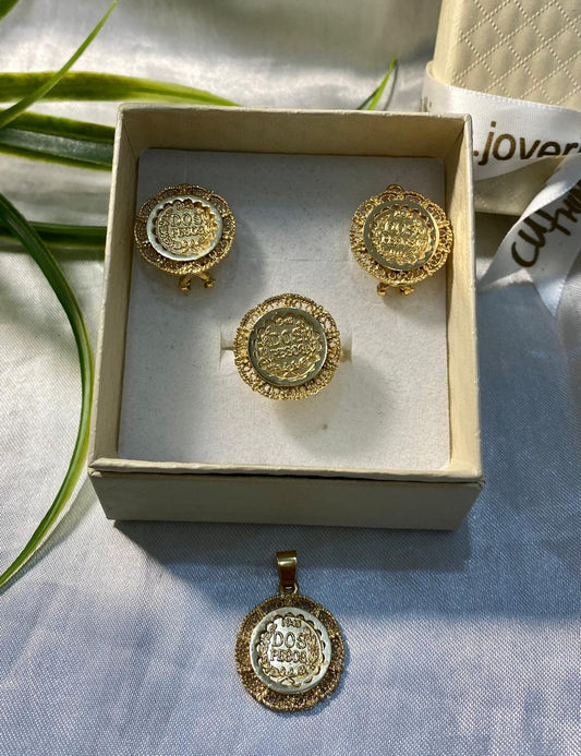 Juego de aretes, anillo y dije de moneda de Dos Pesos con bisel tipo filigrana, Chapa de oro