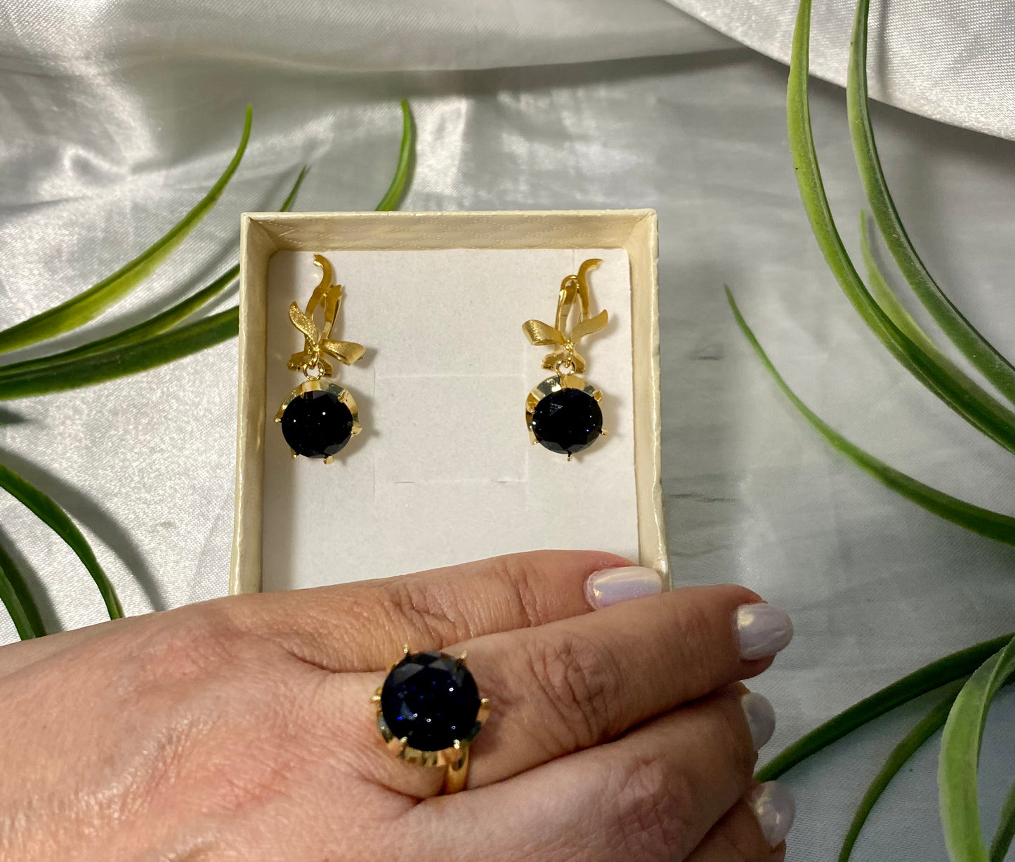 Juego con piedra redonda colgante