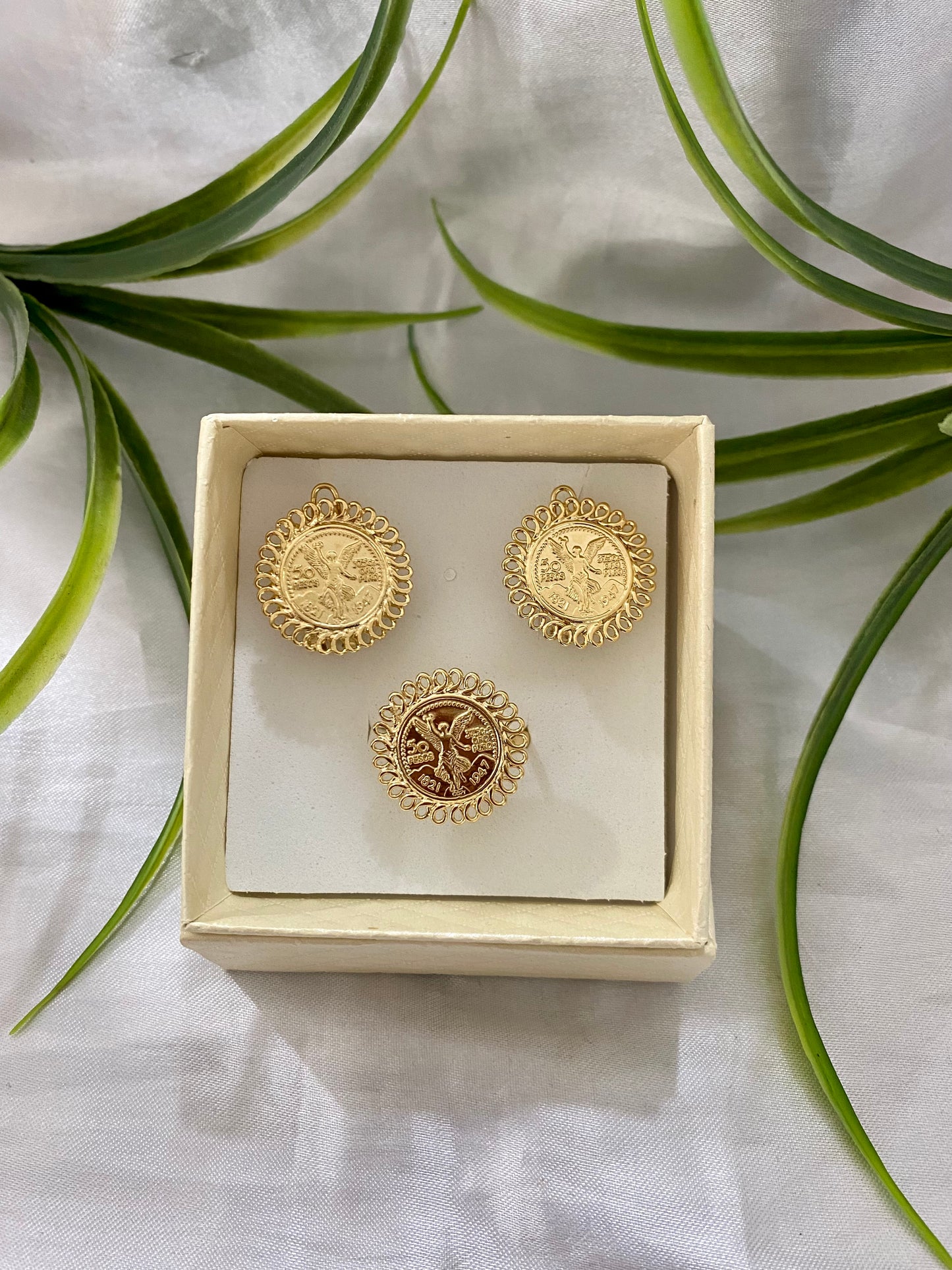 Juego de aretes y anillo tipo centenario