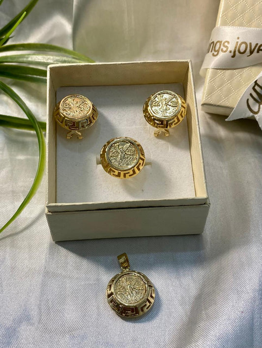 Juego de aretes, anillo y dije de moneda tipo centenario con bisel Greco, Chapa de oro