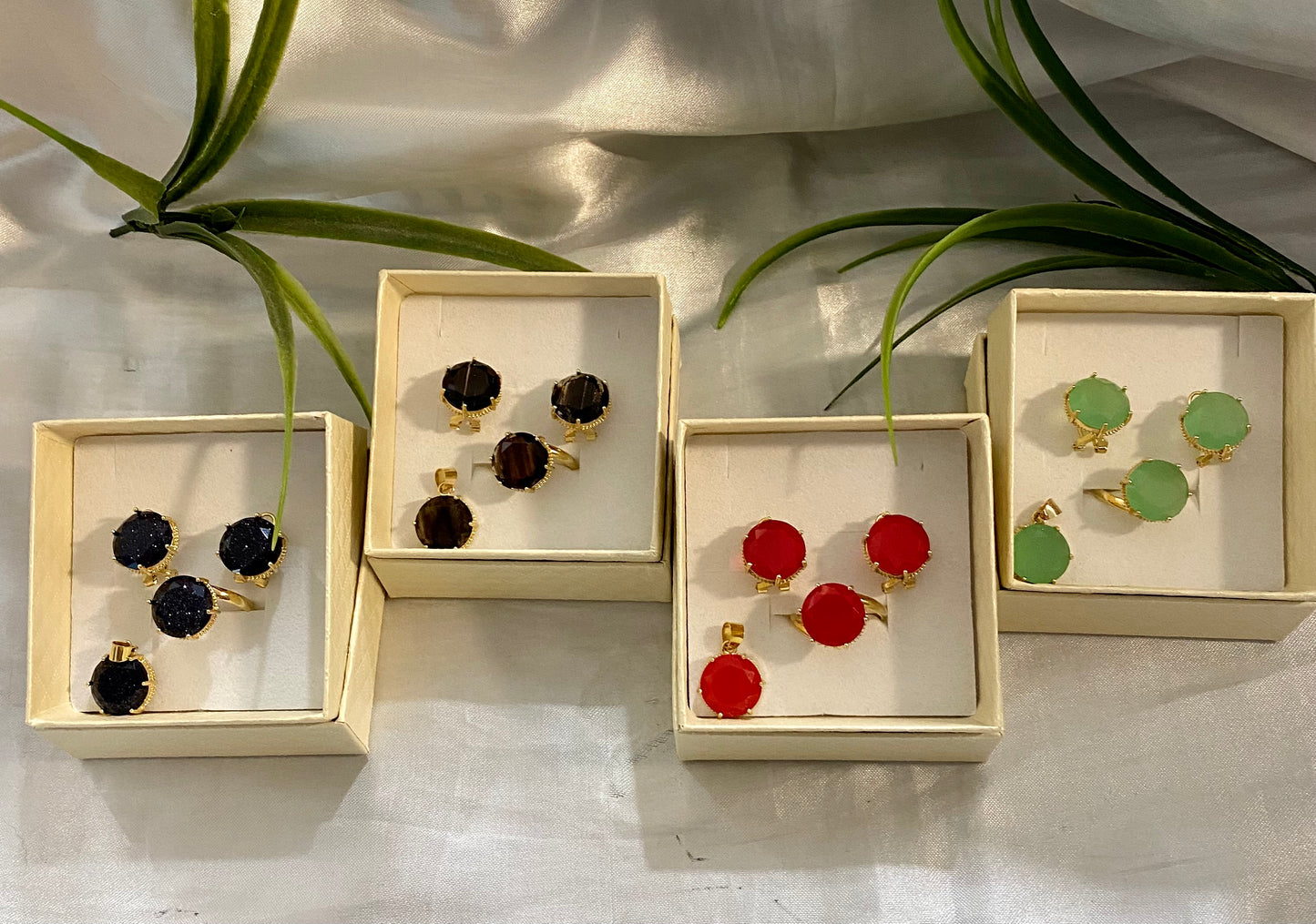 Juego de arete,anillo y dije de piedra redonda