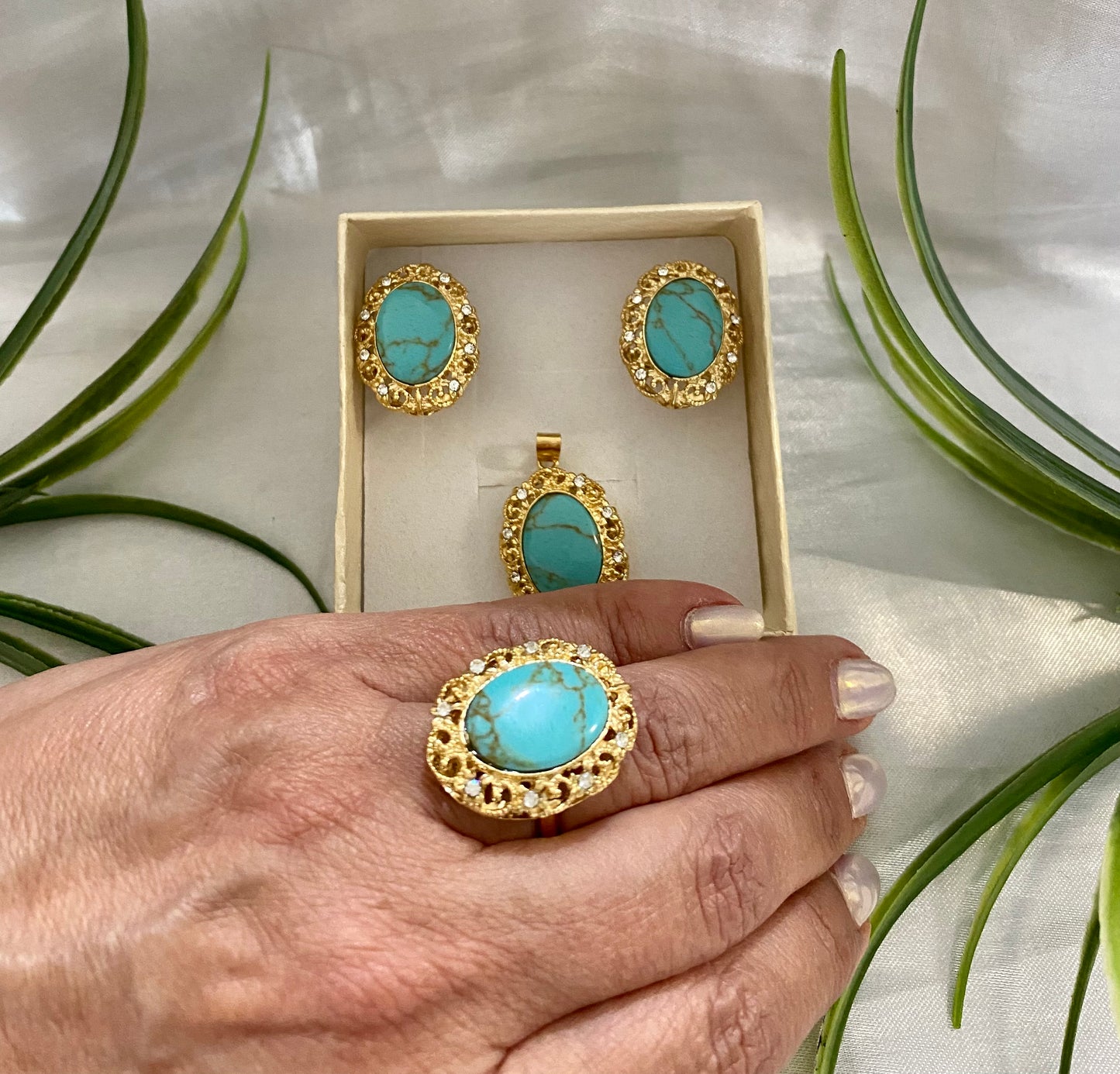 Juego de arete, anillo y dije de Piedra Grande con Zirconia