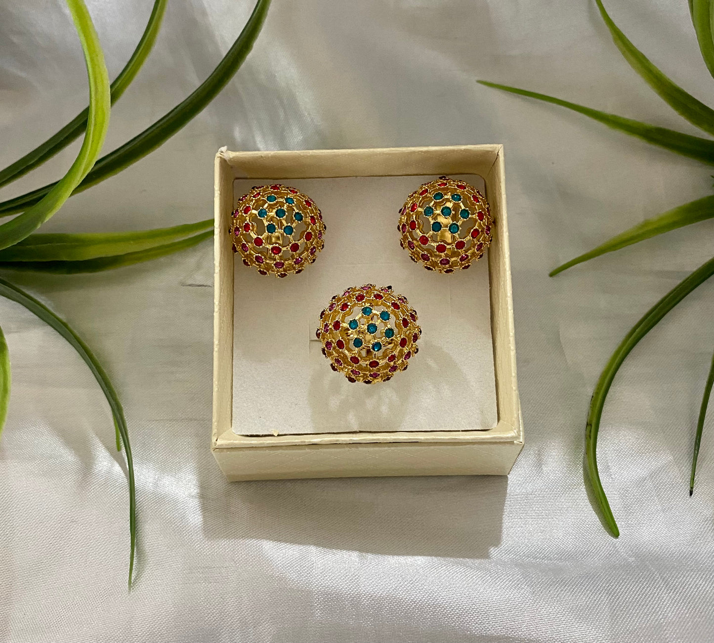 Juego de aretes y anillo