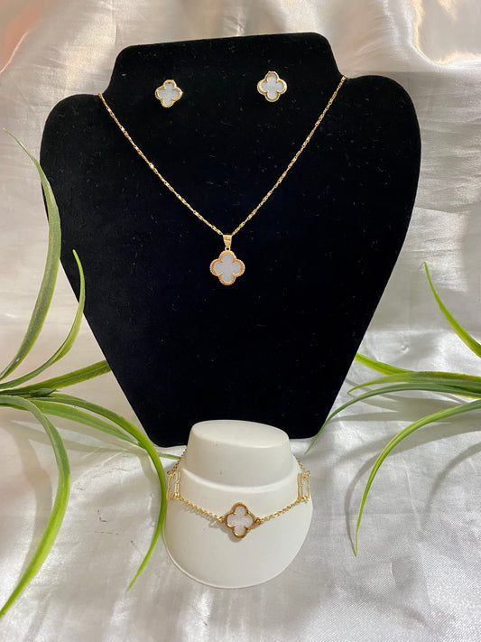 Juego de collar,aretes y pulsera de trébol