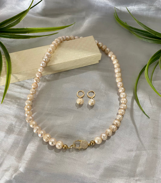 Collar de Perlas de Río con broche de Zirconia