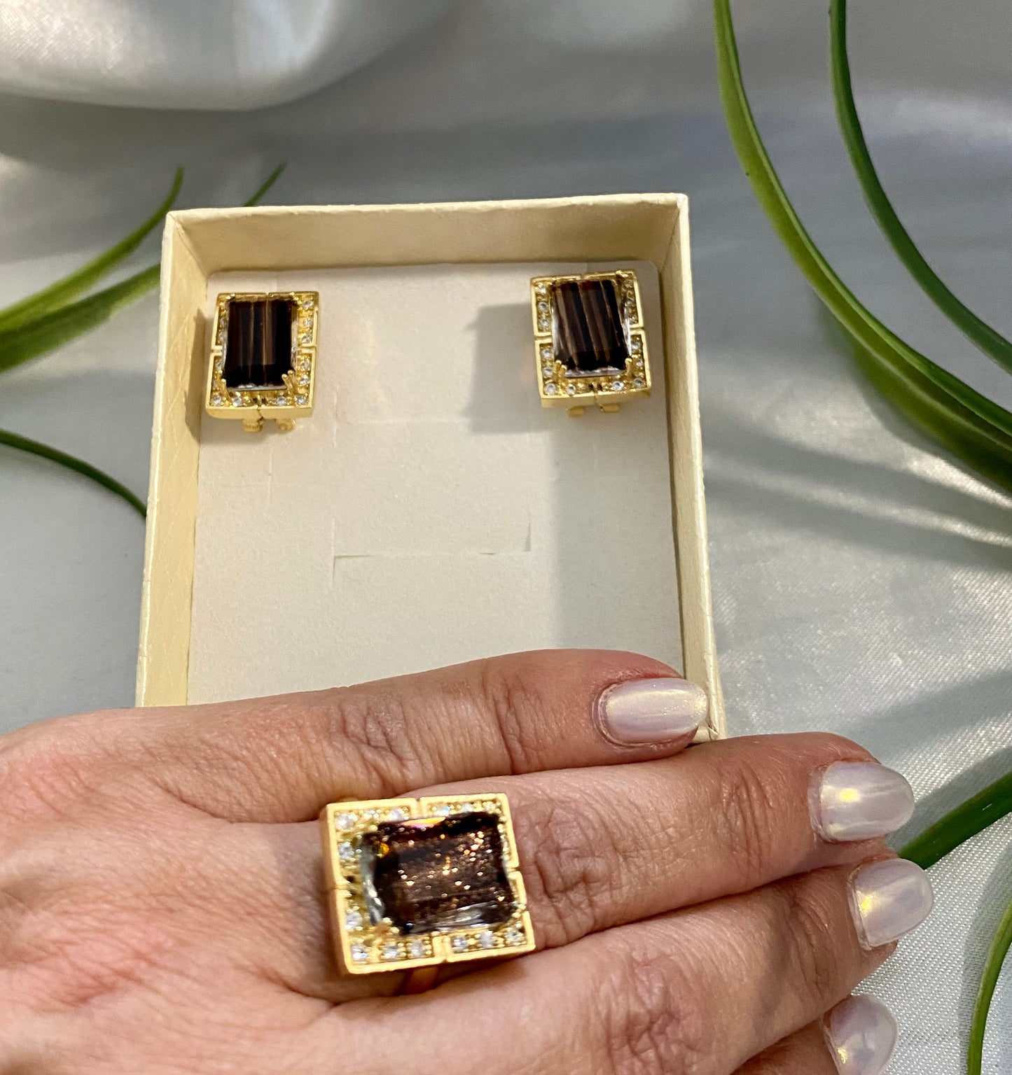 Juego de aretes y anillo con Piedra cuadrada y zirconia