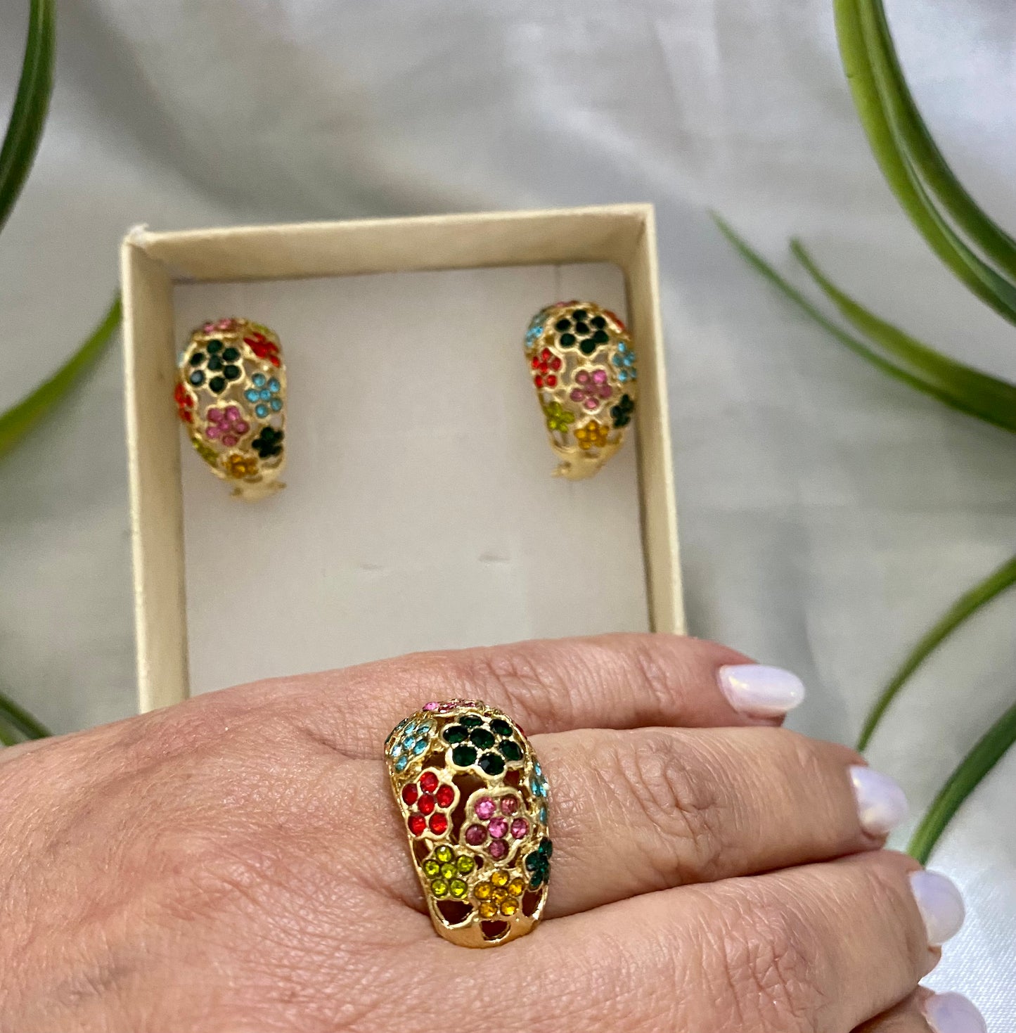 Juego de aretes y anillo cúpula