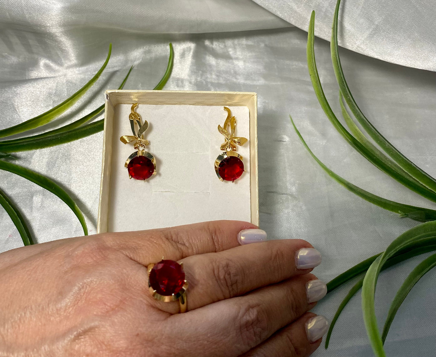 Juego con piedra redonda colgante