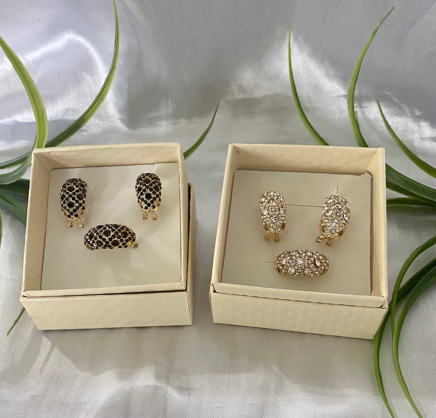 Juego de aretes y anillo