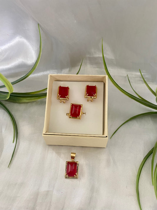 Juego de aretes, anillo y dije cuadro zirconia rojo