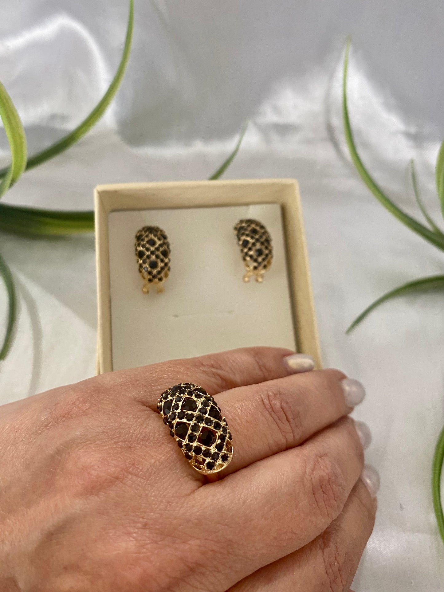 Juego de aretes y anillo