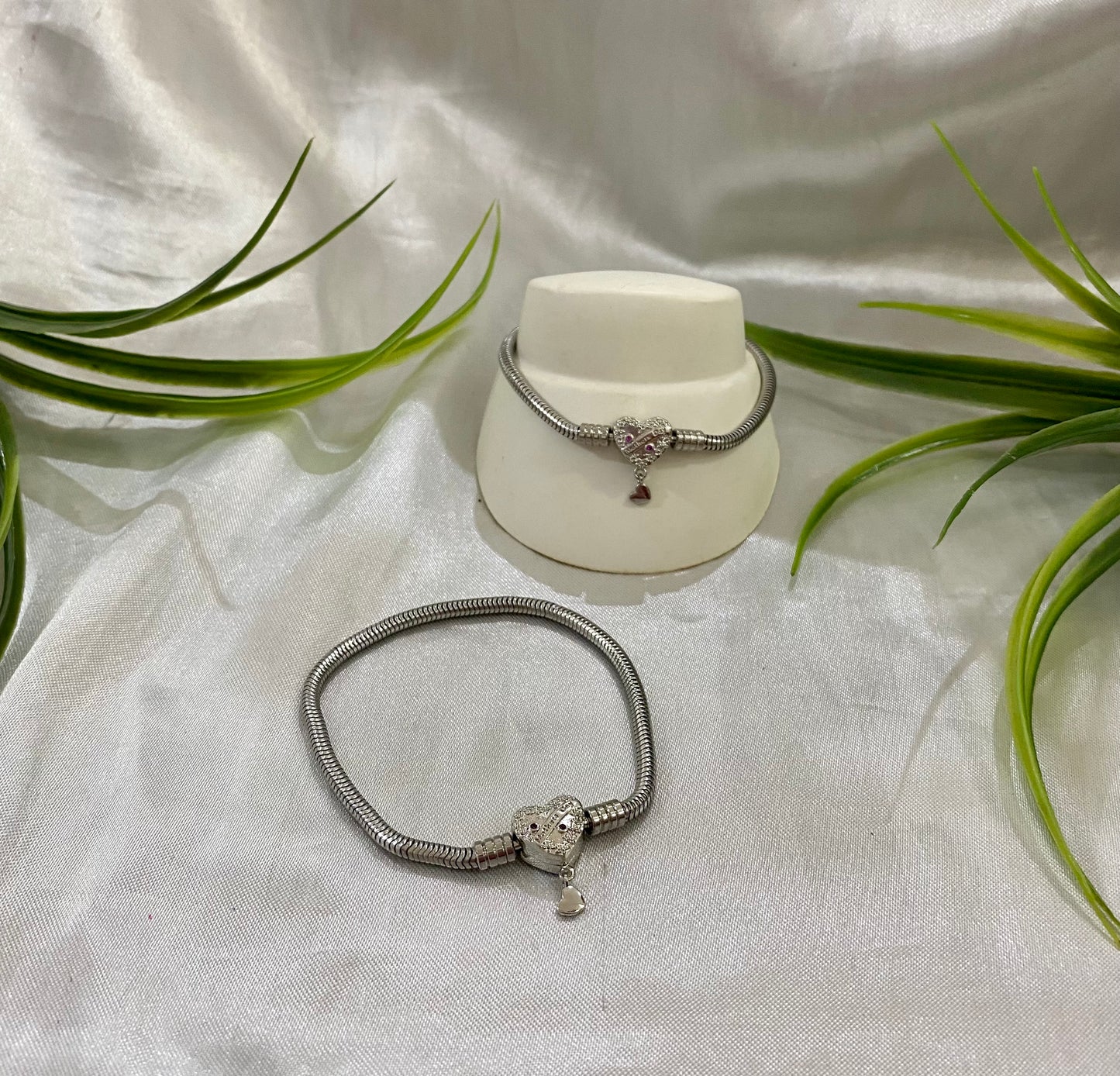 Pulsera broche corazón grabado