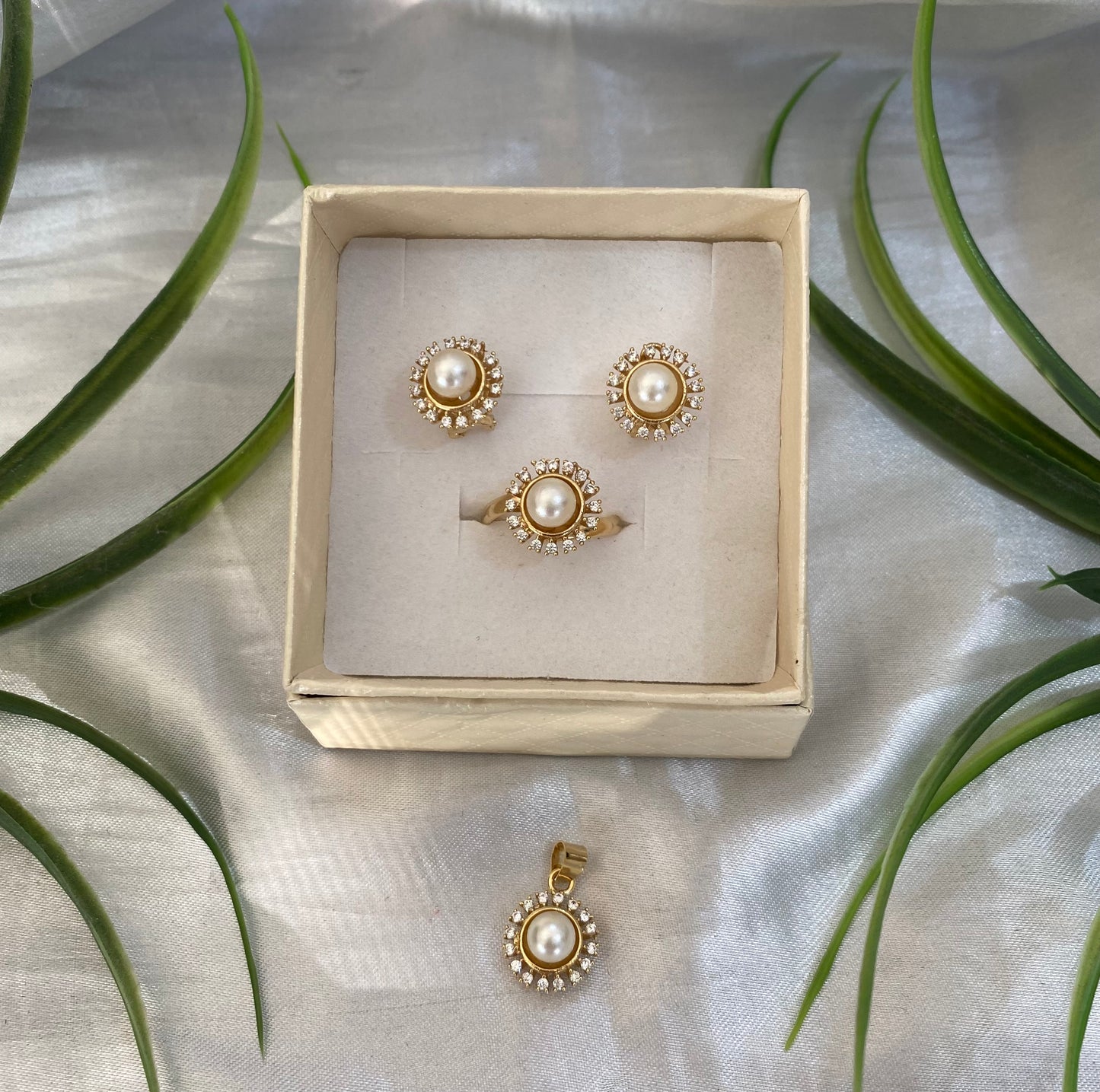 Juego de Perla con flor Zirconia