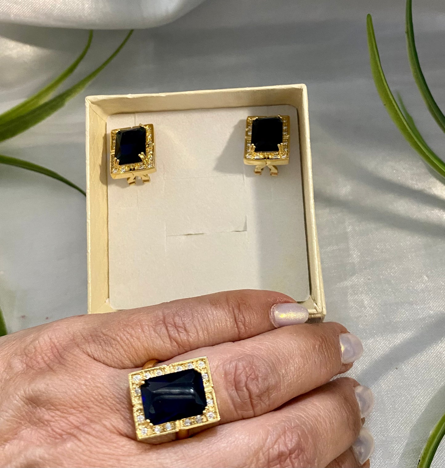 Juego de aretes y anillo con Piedra cuadrada y zirconia