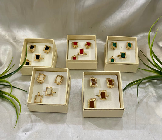 Juego de aretes, anillo y dije cuadrado con piedra y bisel Zirconia