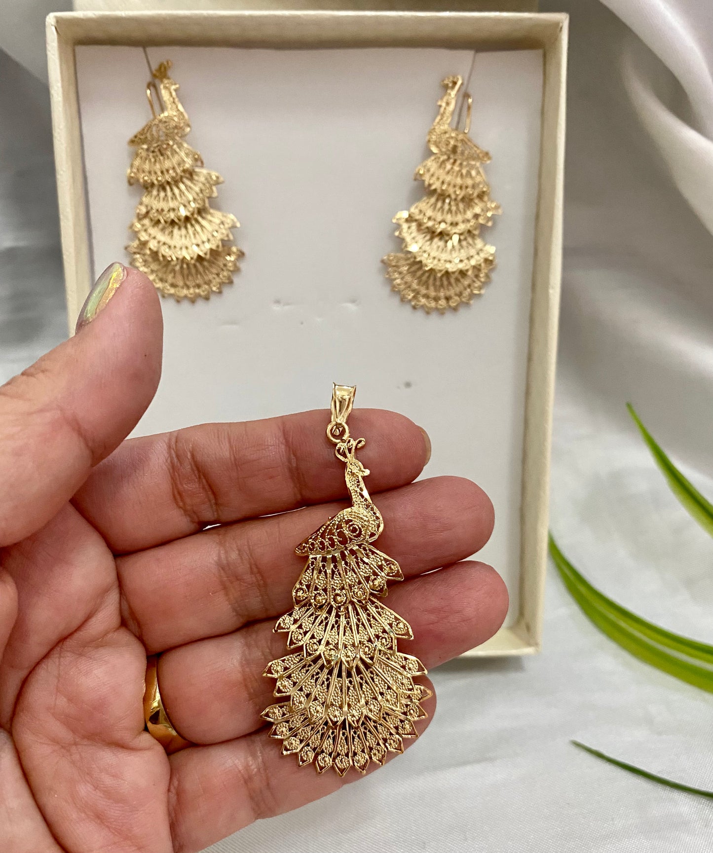 Juego de Aretes y Dije de Pavo filigrana 4 colas