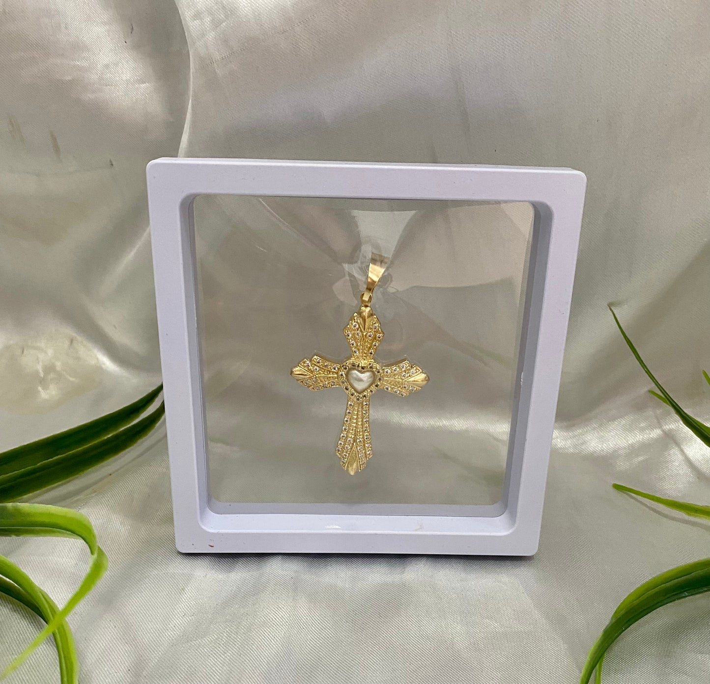 Dije de Cruz con Perla de corazón