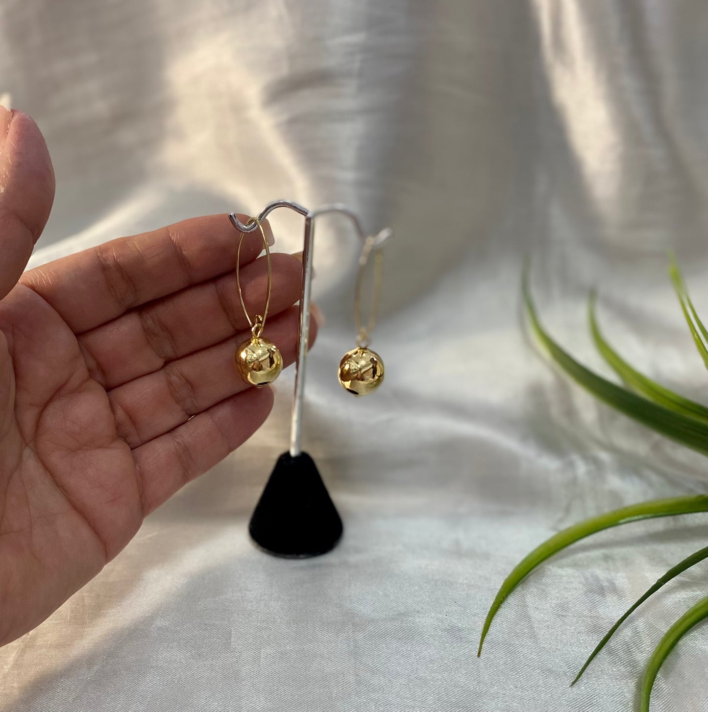 Arete tipo cereza bola lisa