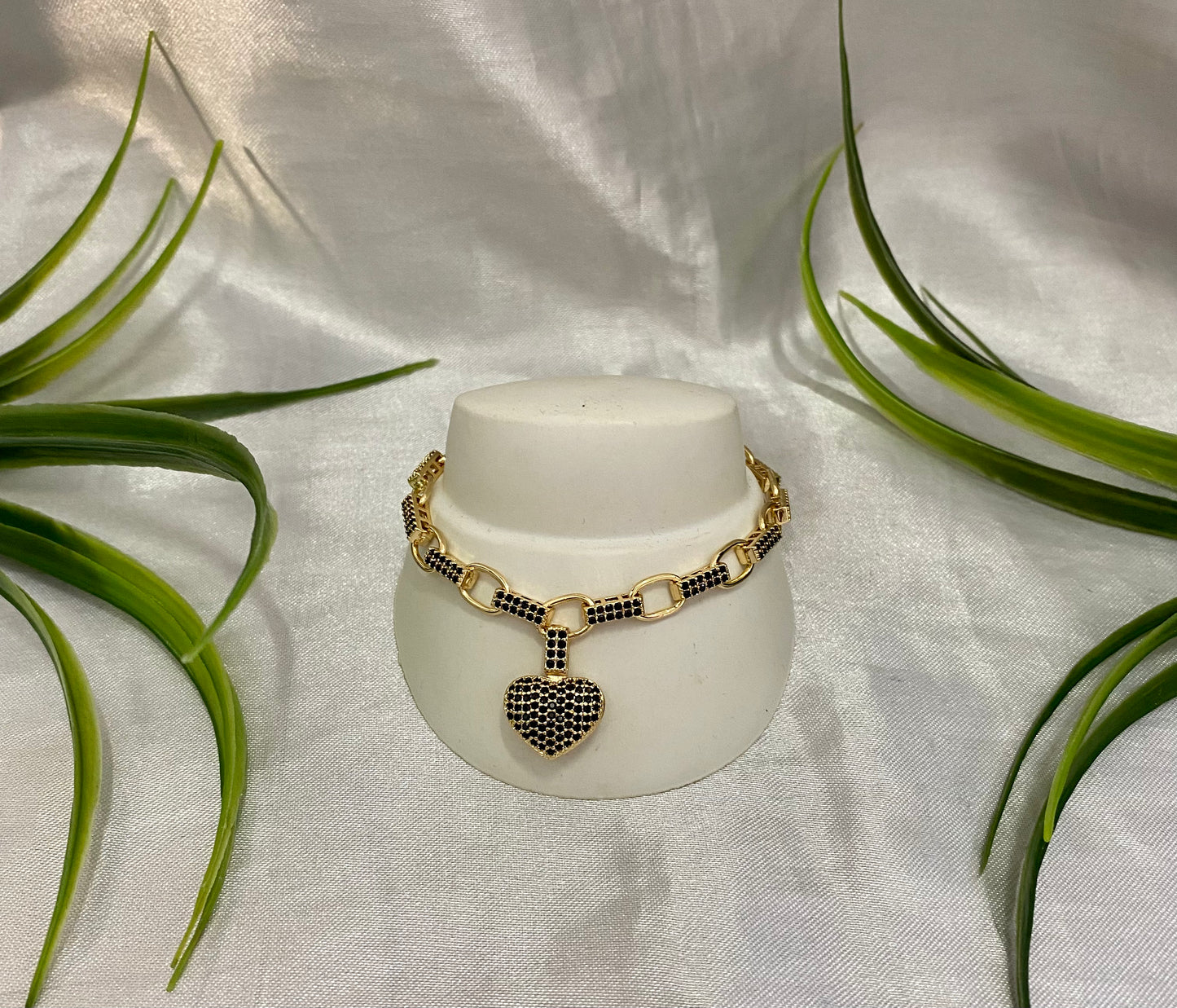 Pulso con dije corazón Zirconia negra