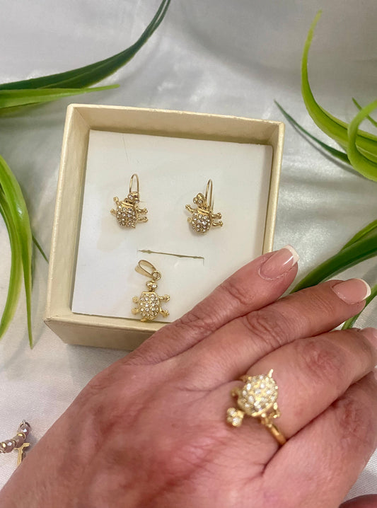 Juego de tortuga aretes, anillo y dije con Zirconia móvil