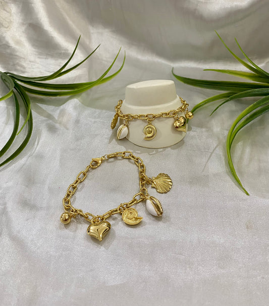 Pulsera conchas y corazón