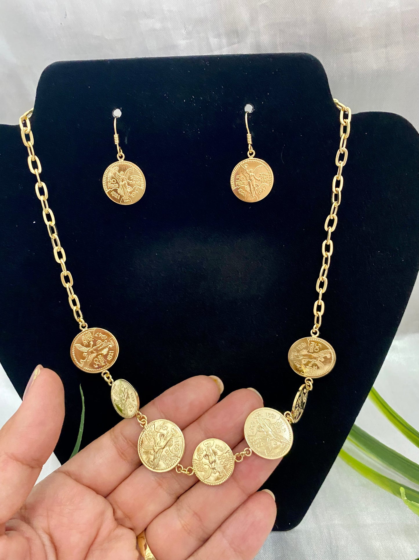 Juego de Cadena y aretes con moneda tipo centenario, Chapa de oro