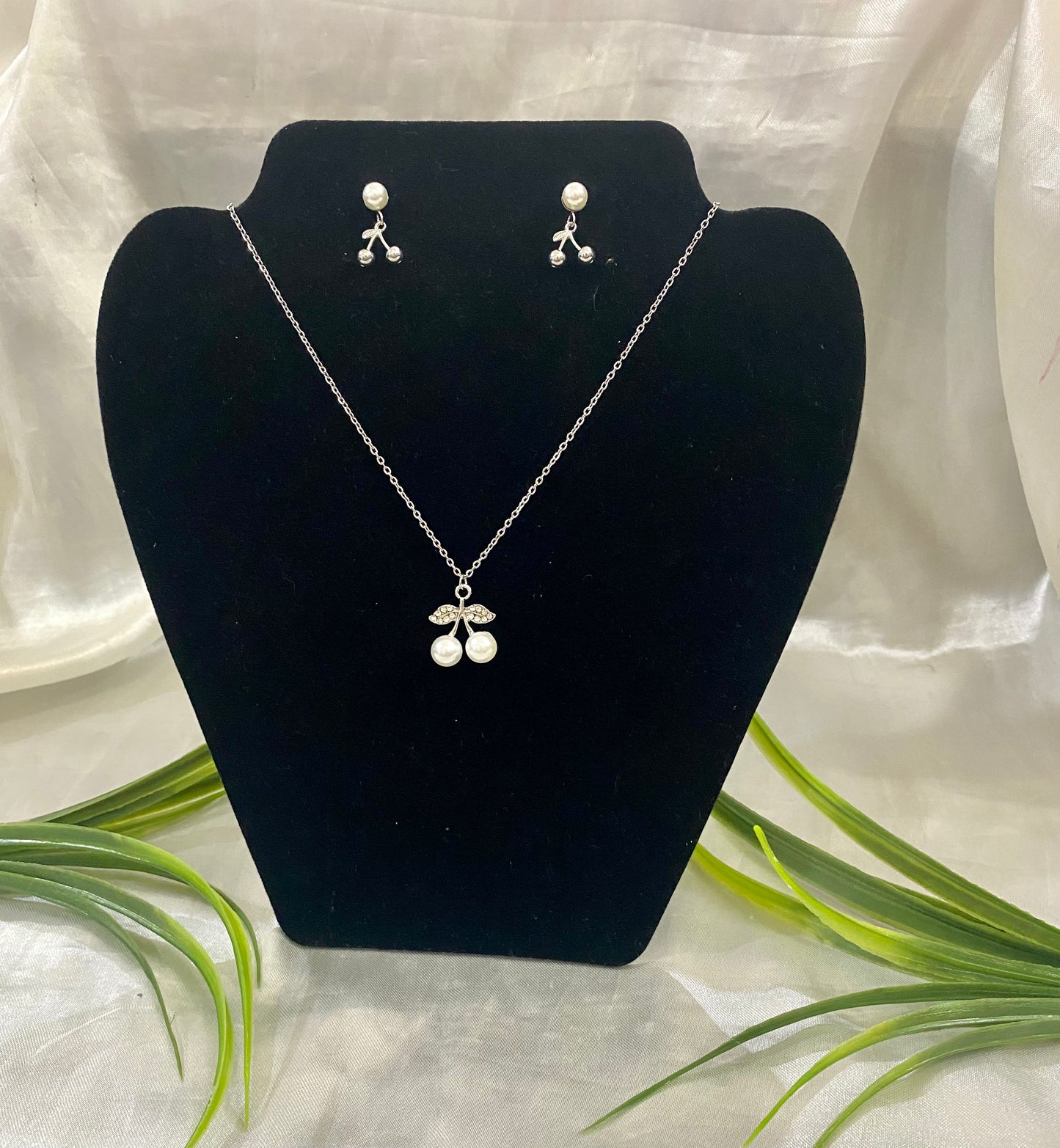 Juego cereza Perla chica con zirconia