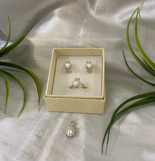 Juego de aretes, anillo y dije de Perla 13x9