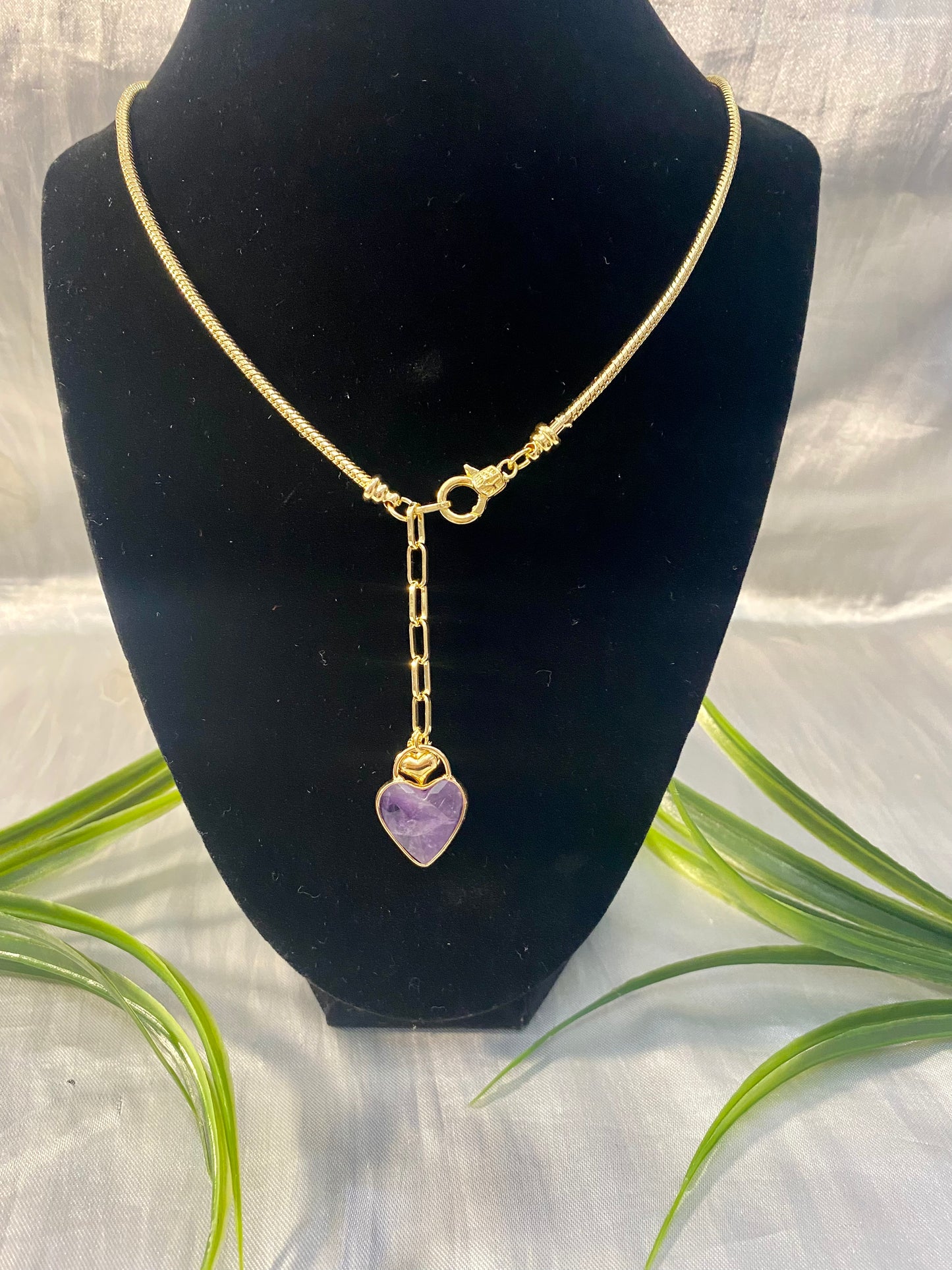 Collar con dije corazón de piedra colgante