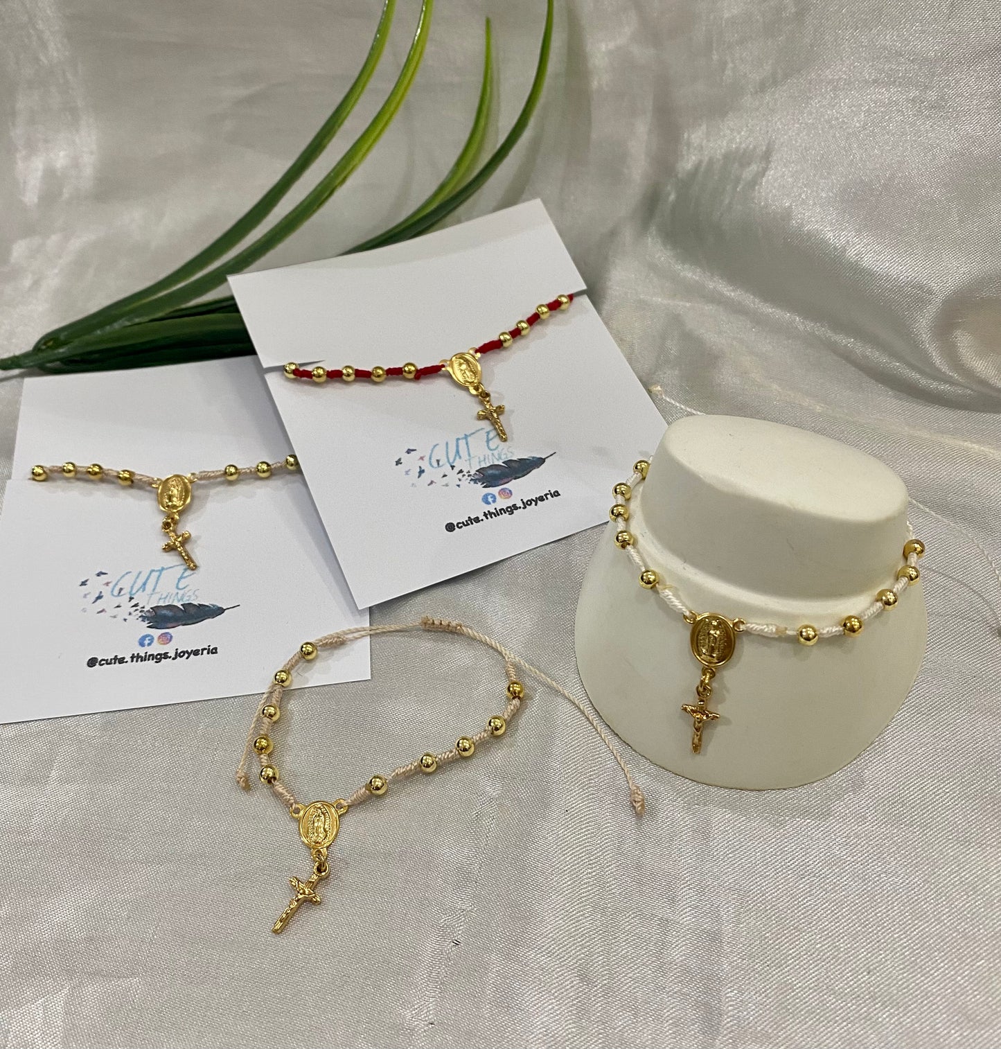 Pulsera de hilo sencilla tipo rosario