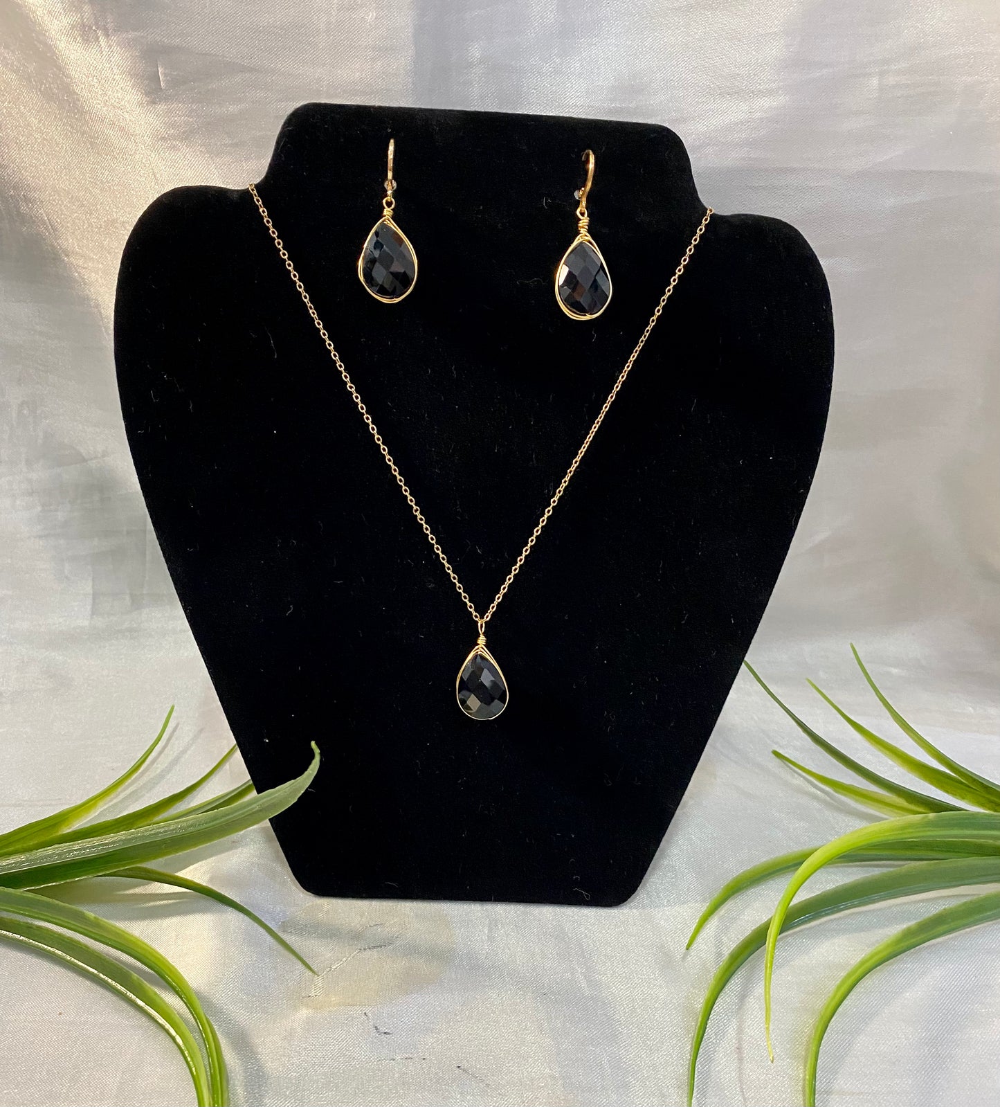 Collar y aretes de Gota plana